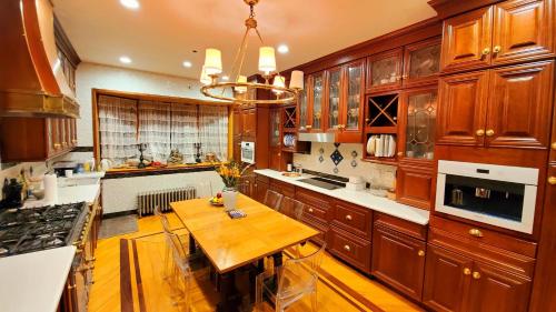 Northern Lights Mansion - image 7