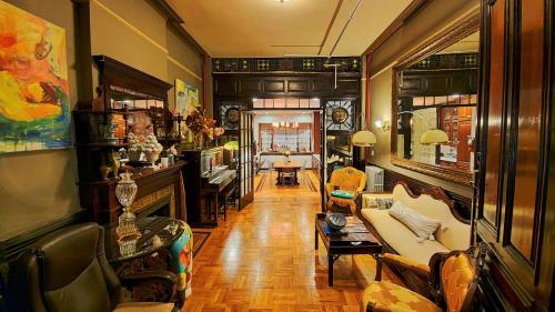 Northern Lights Mansion - image 5