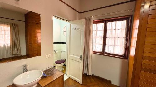 Double Room with Private Bathroom image 1