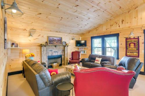 Loretto Cottage on Bourbon Trail with Fire Pit in Loretto, USA