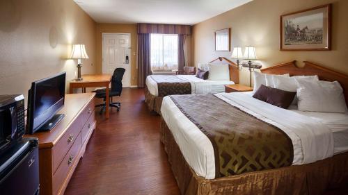Queen Room with Two Queen Beds - Non-Smoking