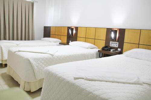 3 twin beds