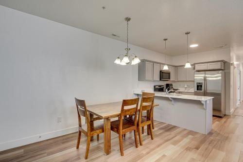 15 Mi to Sundance: Pet-Friendly Condo in Vineyard in Lindon