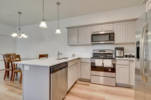 15 Mi to Sundance: Pet-Friendly Condo in Vineyard in Lindon