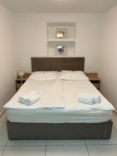 1 queen bed, 1 bunk bed, 1 sofa bed