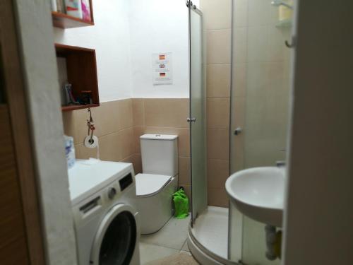 Bett 2 im Frauen-2-Bettzimmer NUR Frauen Only Wimen SOLO Mucheres, Моган (фото 2)