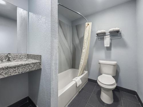 BUDGET INN - image 4