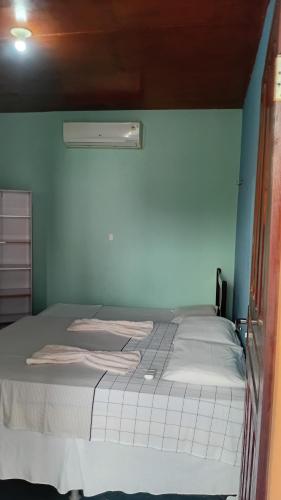 1 double bed, 1 twin bed