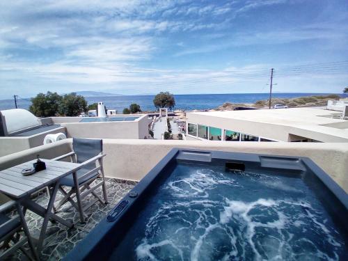 En Plo Boutique Suites Santorini