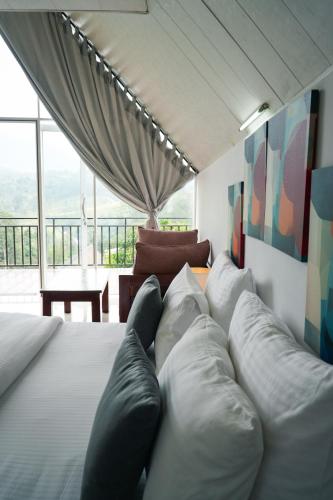 Mirage Waterfall Villa in Pundaluoya