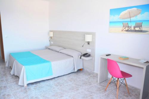 Apartamentos Playa Moreia Set in a prime location of Majorca, Apartamentos Playa Moreia puts everything the city has to offer just outside your doorstep. Offering a variety of facilities and services, the property provides all