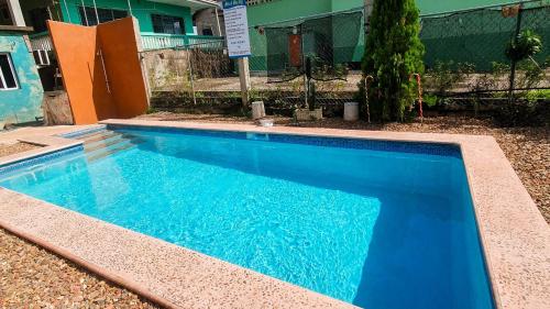 Piscina, Hilltop Horizon Guesthouse in San Ignacio