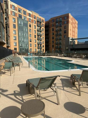 Beautiful Arlington Apartment with Pool & Parking! in Fairlington-Shirlington