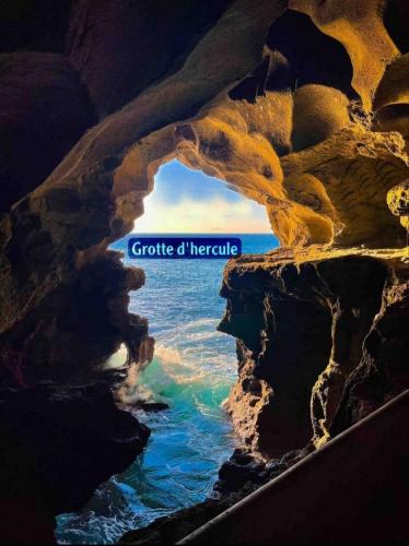 Appartement Spacieux avec Balcon, Vue Nature, 2 Chambres et Wi-Fi Gratuit Appartement Spacieux avec Balcon, Vue Nature, 2 Chambres et Wi-Fi Gratuit