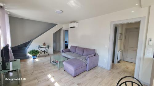 Cocon tout confort bien situé (Cocon tout confort bien situe) in La Chevillotte