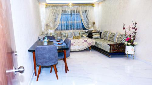 Appartement Spacieux avec Balcon, Vue Nature, 2 Chambres et Wi-Fi Gratuit Appartement Spacieux avec Balcon, Vue Nature, 2 Chambres et Wi-Fi Gratuit