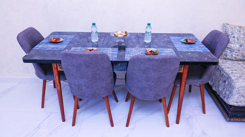 Appartement Spacieux avec Balcon, Vue Nature, 2 Chambres et Wi-Fi Gratuit Appartement Spacieux avec Balcon, Vue Nature, 2 Chambres et Wi-Fi Gratuit