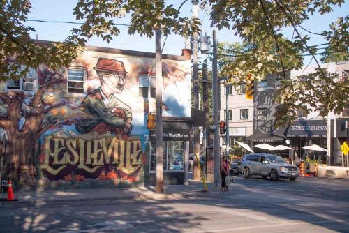 ทัศนียภาพ, Casa Queen East - Modern 2BR Suite in Leslieville near กรีกทาวน์ ออน เดอะ แดนฟอร์ธ