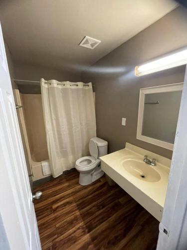 Live In Lodge Marietta Room Type - Deluxe Double Room