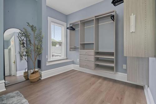 Minutes to Arena District - Foosball & Game Area