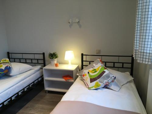 2 twin beds