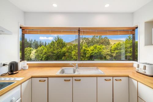 Iekārtas, Forest View - Spacious & private full home retreat in Little River