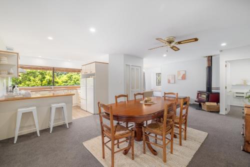 virtuve, Forest View - Spacious & private full home retreat in Little River