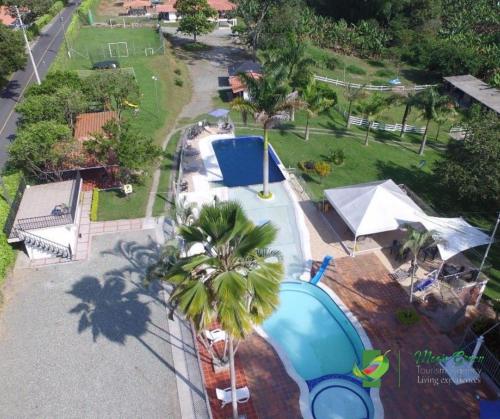 สระว่ายน้ำ, HOTEL CAMPESTRE CARRIEL QUINDIO picnic in มอนเตเนโกร