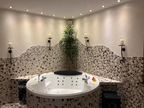 Fürdőszoba, HTS Haus Respirada Wellnessarea, Whirlpool, GYM, Sauna in Meckenheim