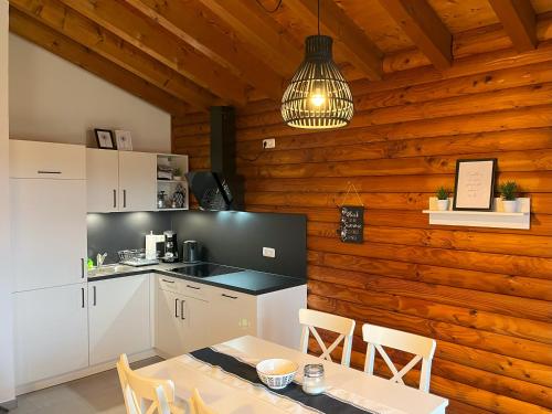 virtuve, FERIENHAUS FERIENWOHNUNG EIFEL-ARDENNEN BLOCKHAUS Viebighaus in Buchet