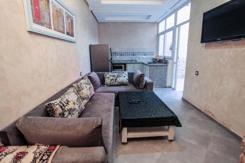 1 king bed, 2 queen beds, 2 sofa beds