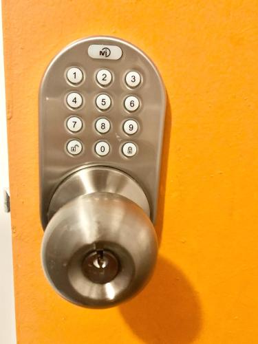 Latin Quarters -Free Dinner - All Women Rooms - All Men Rooms - Free WiFi - Coffee Parking - Lockers in Miami, USA