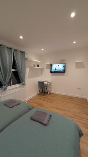 London Westfield Kensington Stay near St. Pius X Catholic Church