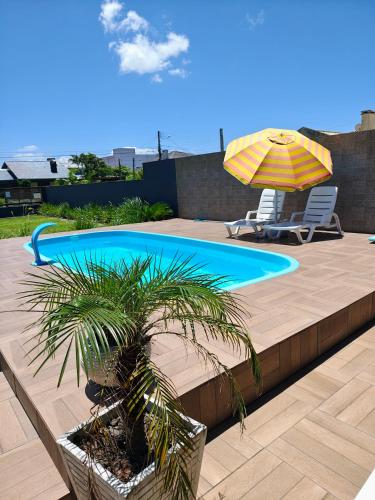 Casa ,piscina há 100 metros do mar ,24 pessoas