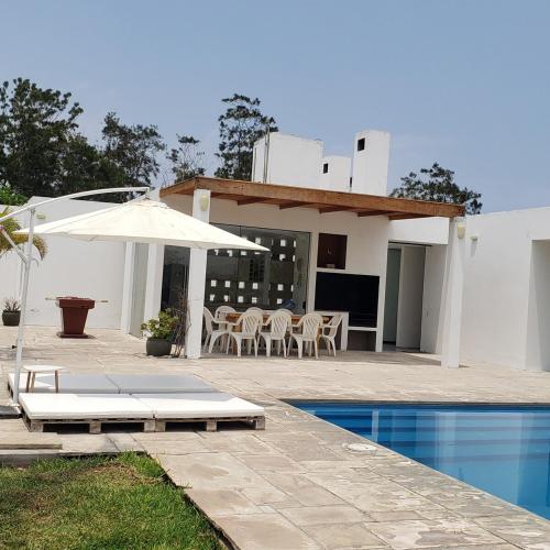 Casa de Campo con lago en Mala