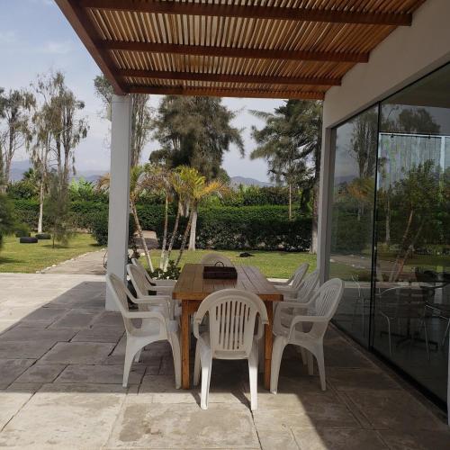 Casa de Campo con lago en Mala