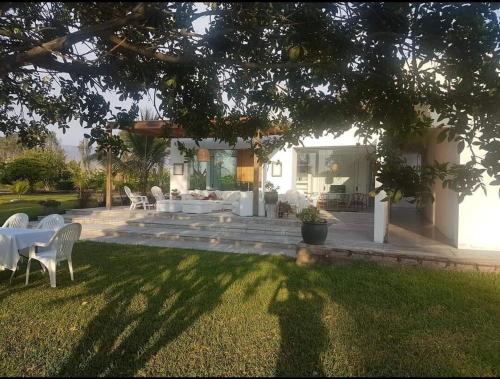 Casa de Campo con lago en Mala