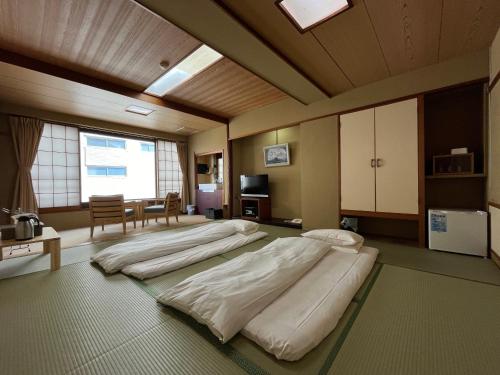 かめや楽寛眺望なし / エコノミー　4人部屋　バスタブ＆トイレなし