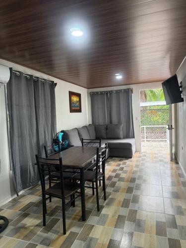 Casa Tucan 2bdr beach house AC BBQ Playa Blanca in La Palma