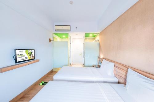 Whiz Prime Hotel Balikpapan Room Type - Superior Twin Room