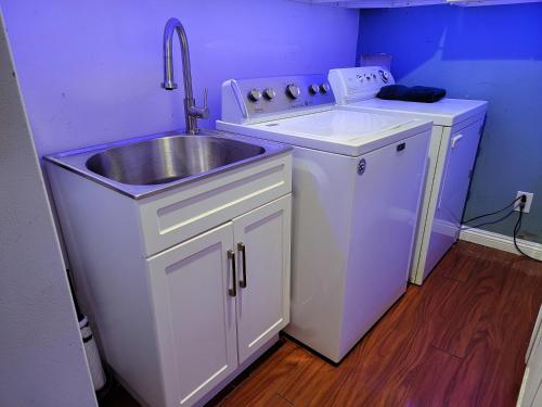 3 bedroom guest suite first floor unit with nice patio area right next to the MrC Hotel 10 minutes from Rodeo Drive Washer Dryer WIFI and more, Los Angeles (fotografie 10)