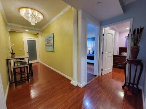 3 bedroom guest suite first floor unit with nice patio area right next to the MrC Hotel 10 minutes from Rodeo Drive Washer Dryer WIFI and more, Los Angeles (fotografie 5)