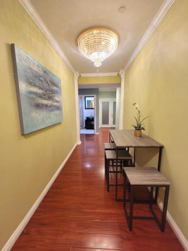 3 bedroom guest suite first floor unit with nice patio area right next to the MrC Hotel 10 minutes from Rodeo Drive Washer Dryer WIFI and more, Los Angeles (fotografie 7)