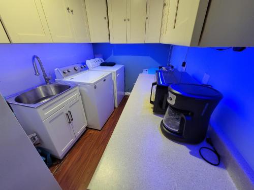 3 bedroom guest suite first floor unit with nice patio area right next to the MrC Hotel 10 minutes from Rodeo Drive Washer Dryer WIFI and more, Los Angeles (fotografie 9)