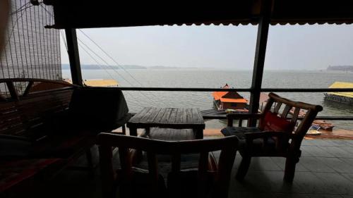 Balcony/terrace, Kawarin Saiyai Cottage And Lake  in Thong Pha Phum