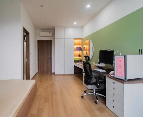 One-Bedroom Apartment image 8