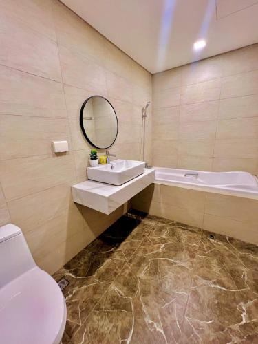 One-Bedroom Apartment image 4