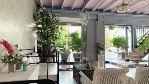 บริการและสิ่งอำนวยความสะดวก, อิสระเฮ้าส์ แบงคอก (Issara House Bangkok) near มัสยิดต้นสน