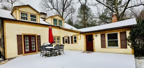 INCREDIBLE Northern Westchester Historic Hideaway in South Salem, USA
