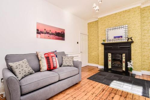 Gorgeous First Floor apartment near Station, London (photo 8)